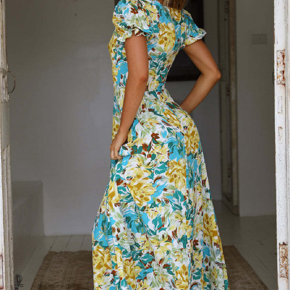 Robe Longue Fleurie à Col Carré – Élégance Naturelle