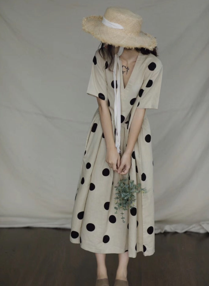 Robe d'Été Vintage à Pois – Élégance Naturelle et Confort